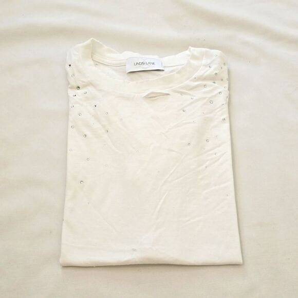 LINDSI LANE CHRYSTAL EMBELLISHED, DISTRESSED T-SHIRT SIZE SMALL - Picture 10 of 10